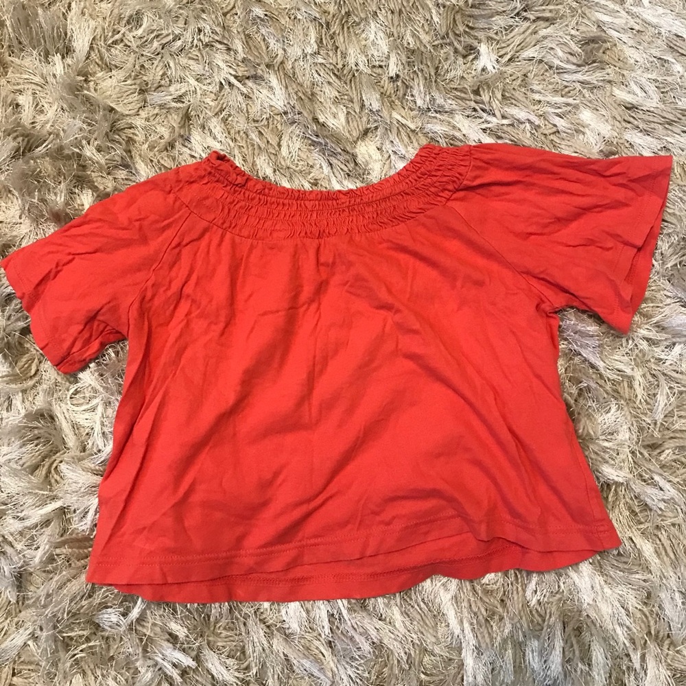 red uniqlo top